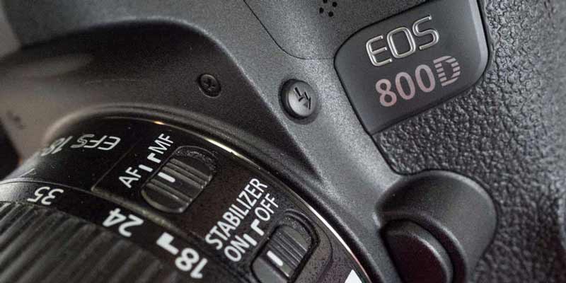 دوربین دیجیتال کانن مدل EOS 800D به همراه لنز 18-135 میلی متر IS STM